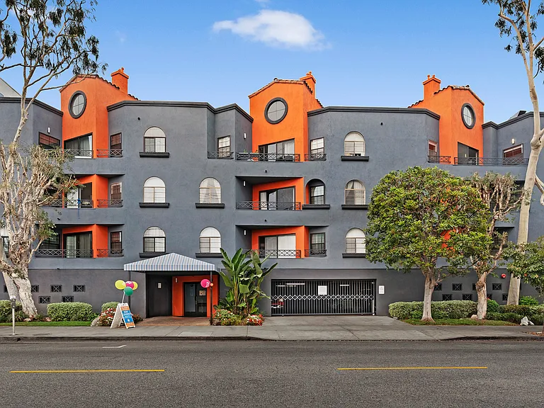 The Jeremy Apts — Photo 1