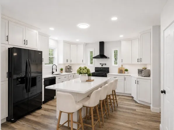 697 Westminster Hill Rd, Fitchburg, MA 01420
