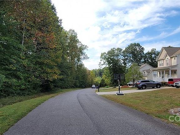 2nd image of 117 Riverton Dr #4