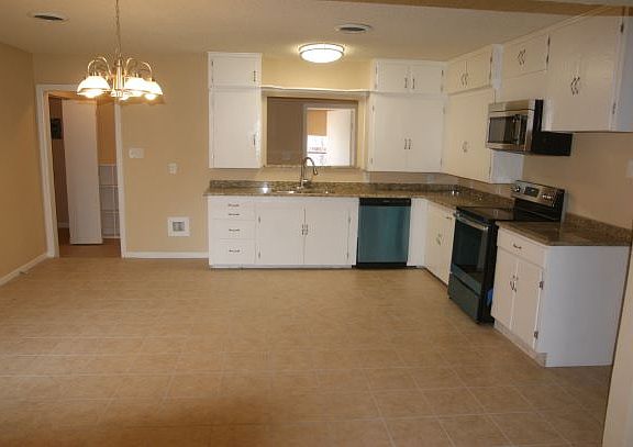 4th image of 3100 Kingsbury Ave