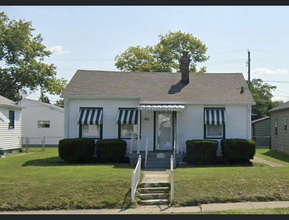 1st image of 611 S Sherman Dr