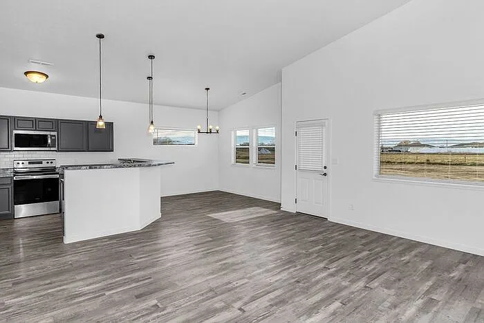 387 Hidden River Dr — Photo 3