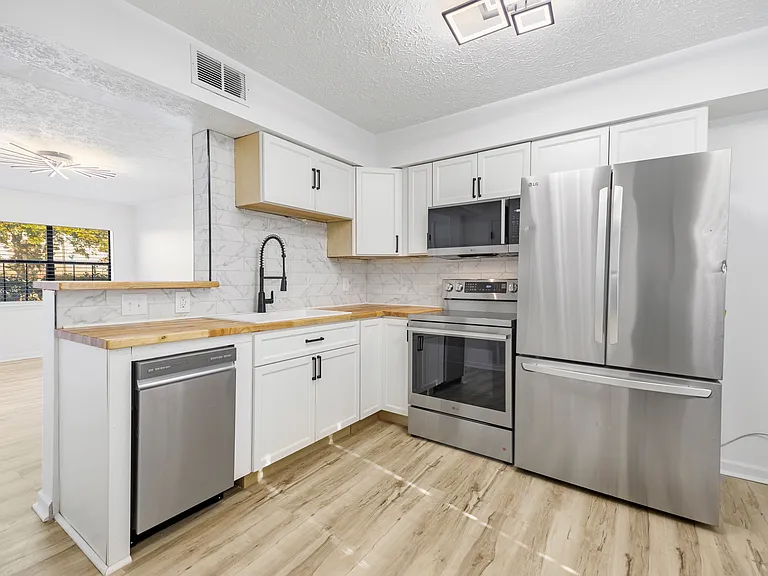 120 Woodhouse Ln #A — Photo 2