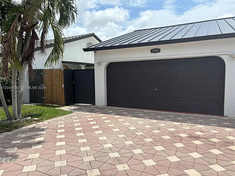 17811 SW 152nd Pl — Photo 2