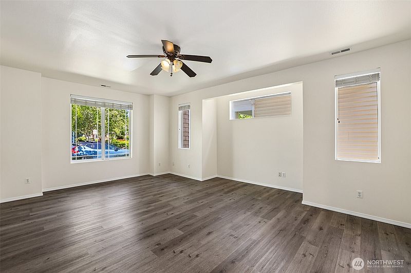 4th image of 7625 Rushmore Way NE