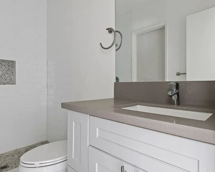 Tarzana Court Apartments — Photo 17