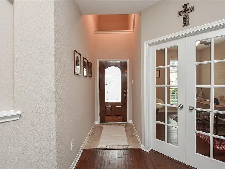 7002 Edwanna Ln — Photo 3
