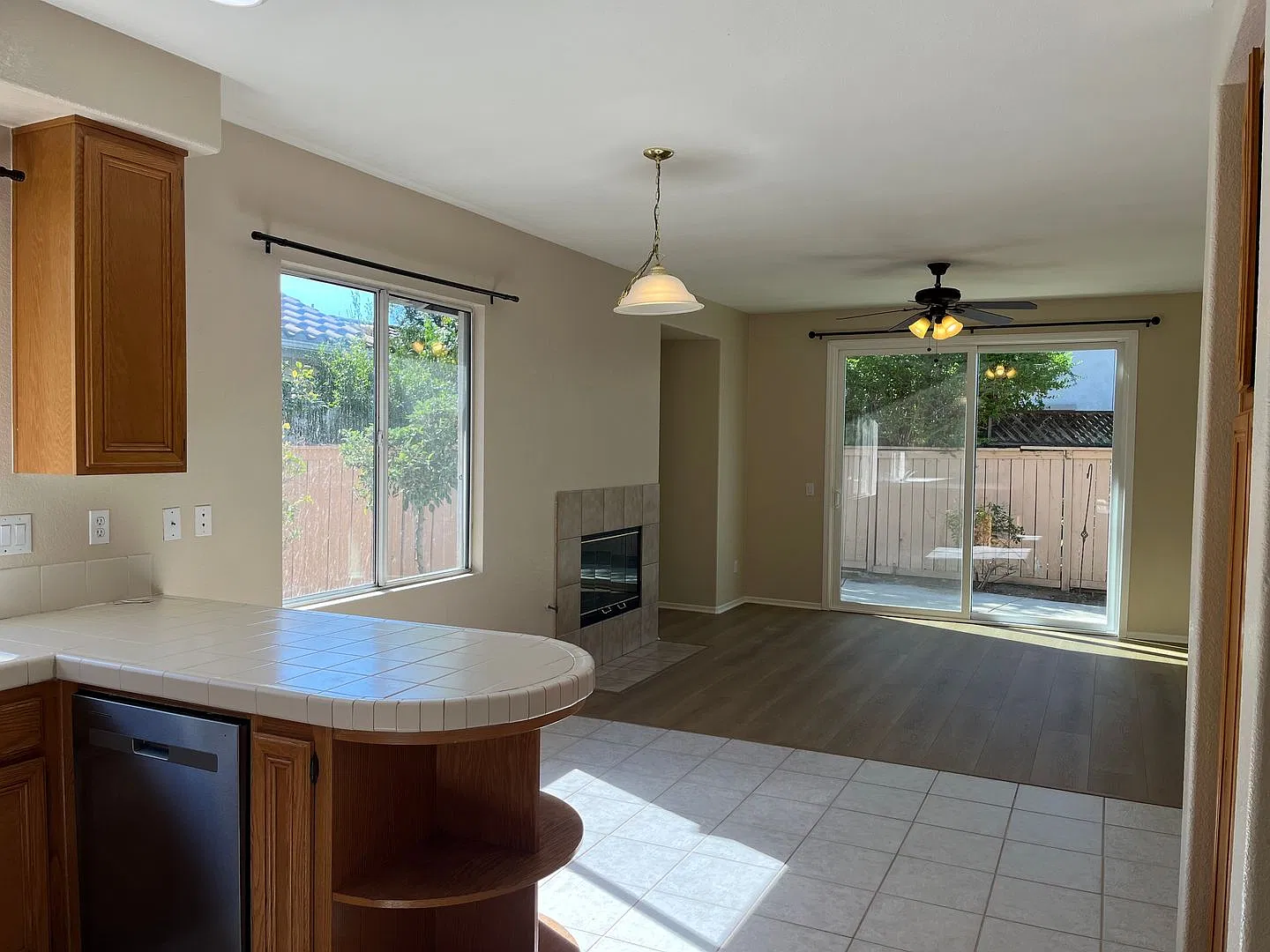 Single Story In Temeku Hills — Photo 4