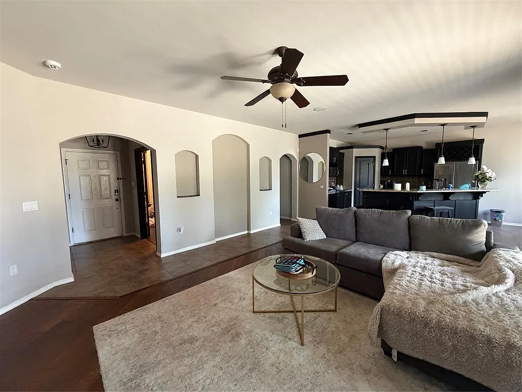 3 bed, 1840 sqft, $2,100 — Photo 1