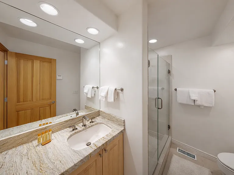 2480 Deer Lake Dr #1-B — Photo 10