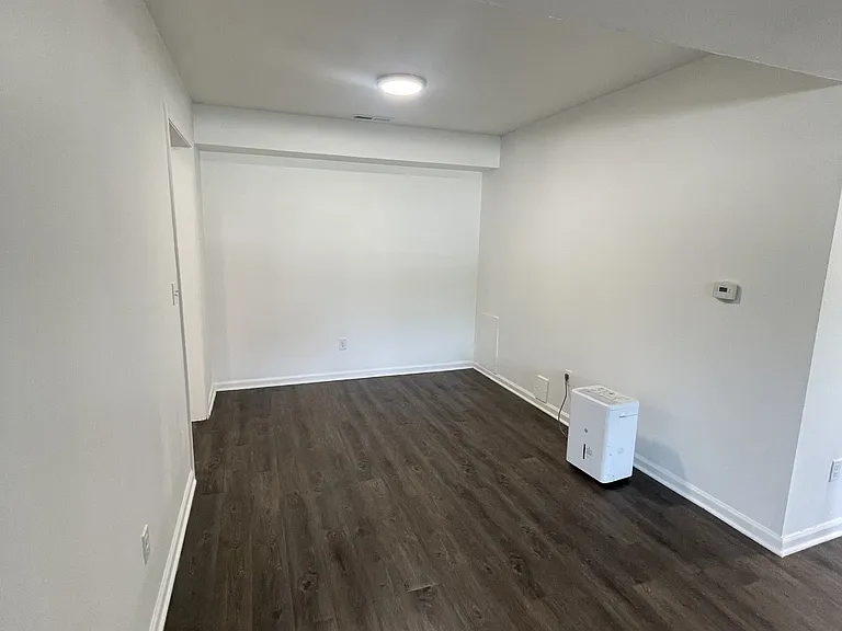 205 E Saginaw Hwy — Photo 4