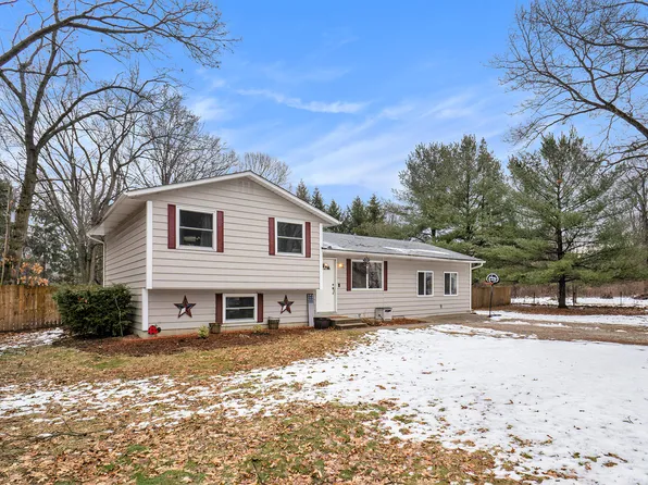 14070 Riverside Dr, Constantine, MI 49042