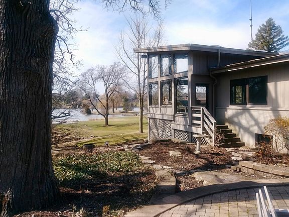 2nd image of 488 E Lake Shore Dr