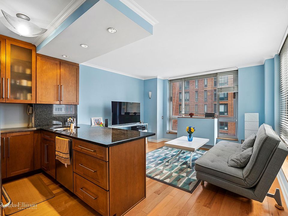 1st image of 1 Irving Pl APT U16g