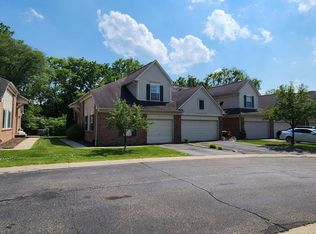 152 Legacy Park Cir, Dearborn Heights, MI 48127