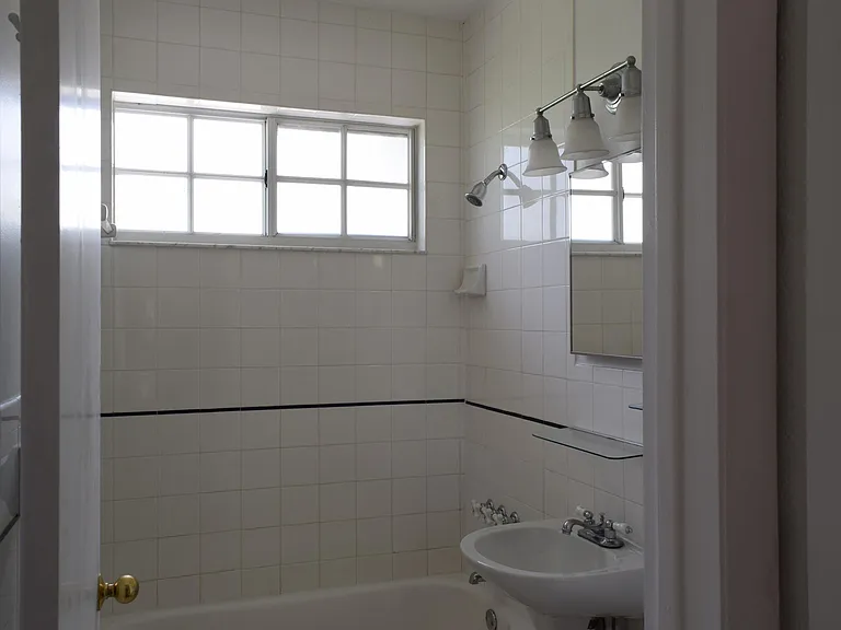 15 Madeira Ave #8 — Photo 23