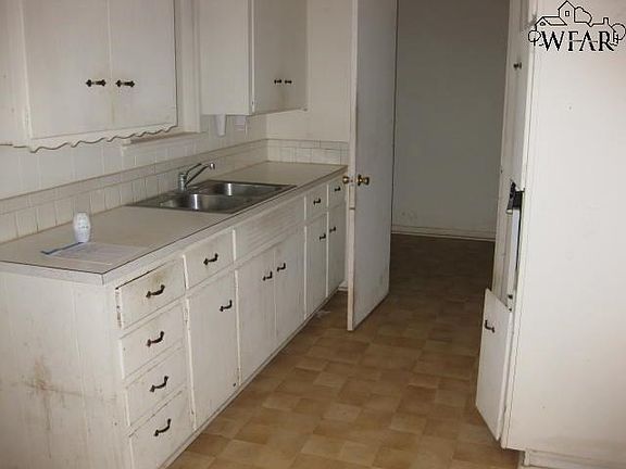5th image of 415 W Valley Dr
