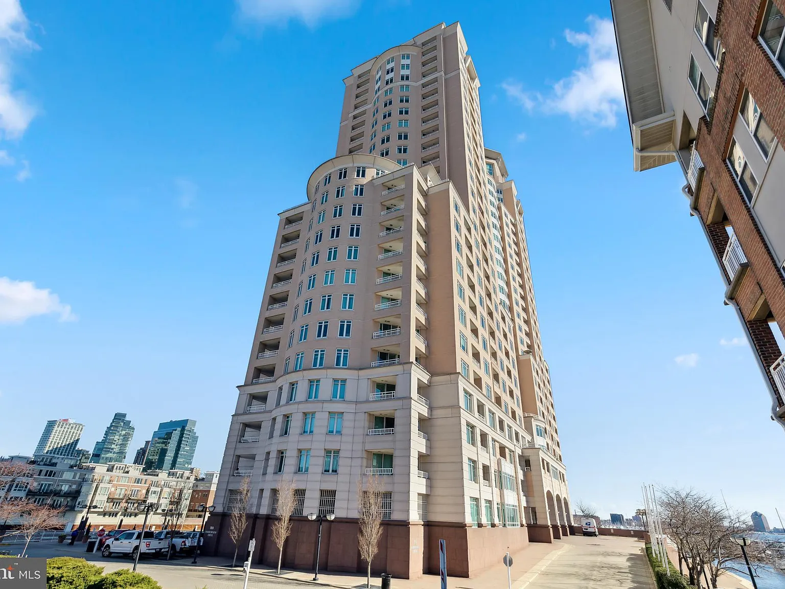 1 bed, 1.0 bath, 936 sqft, $2,400 — Photo 2