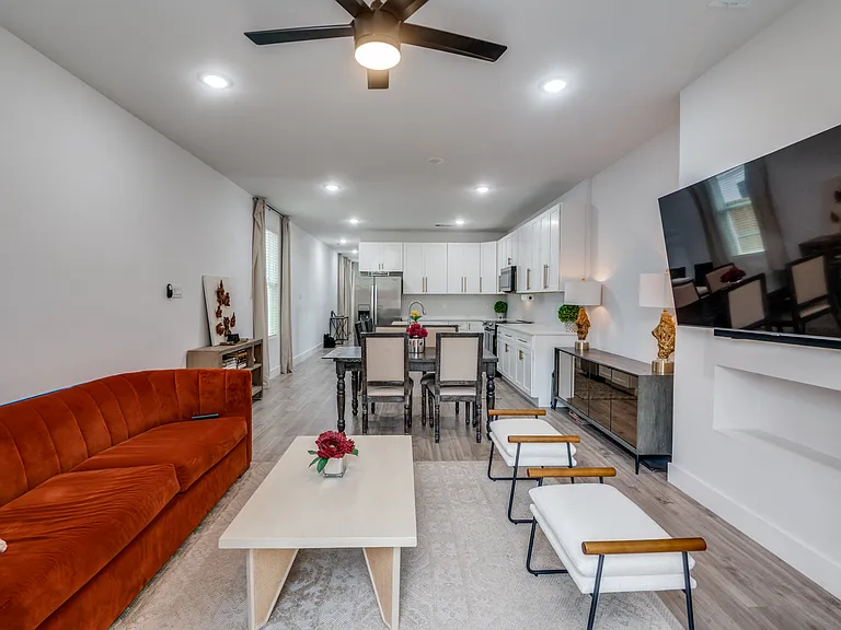 2325 Budd St — Photo 3
