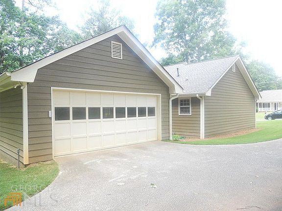 3rd image of 2206 Independence Dr SW