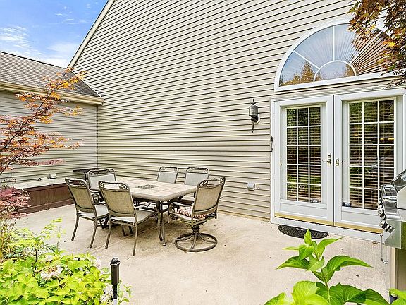4th image of 151 Enclave Blvd