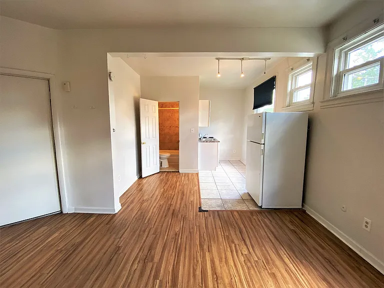 Highland Park - Apartments For Rent In Pittsburgh — Photo 6