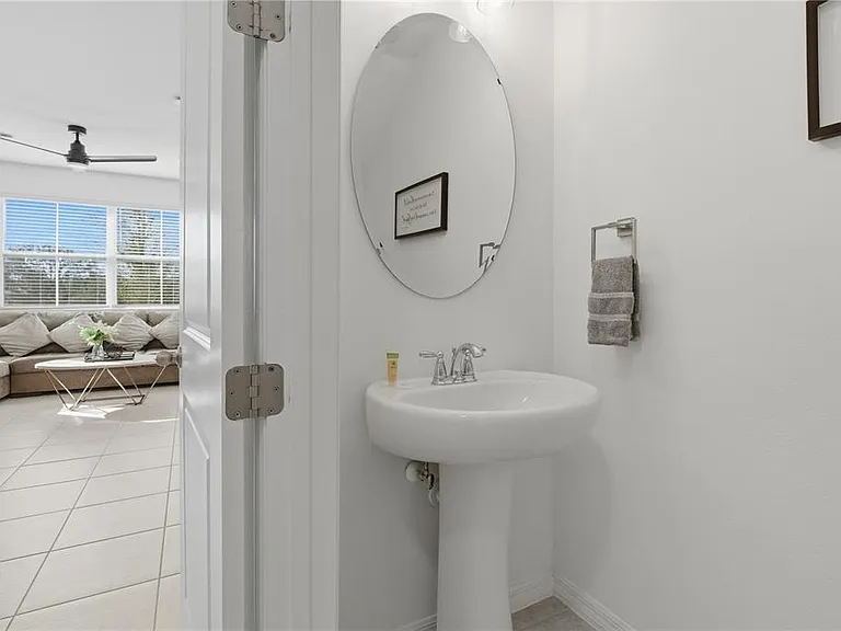 710 Longboat Dr — Photo 7