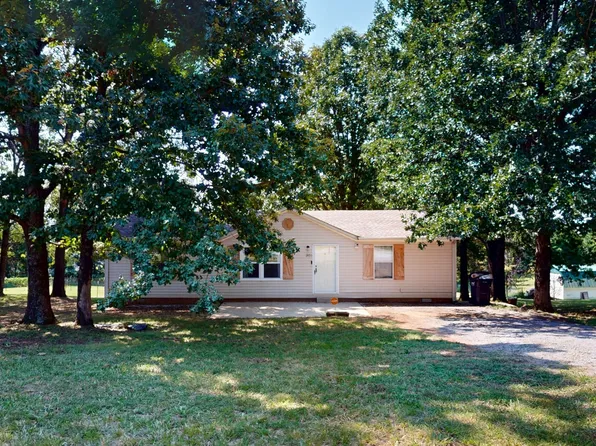 1931 Hugh Hunter Rd, Oak Grove, KY 42262