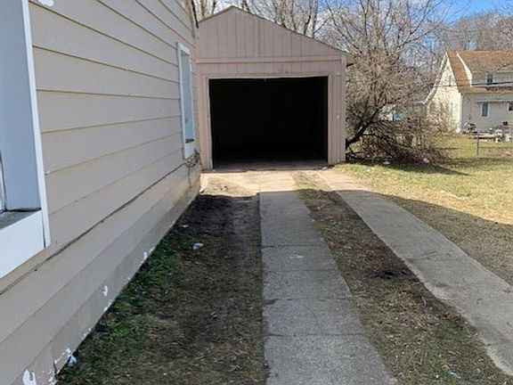 5th image of 775 Robinwood St