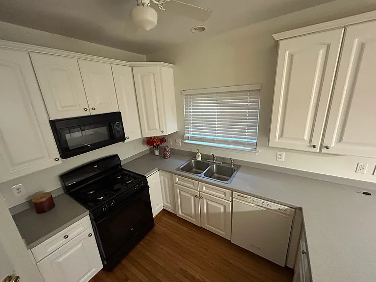 7020 Pyle Ct #7020 — Photo 9