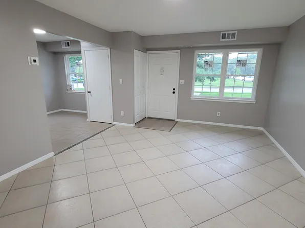 720 S New Rd APT 3E, Absecon, NJ 08201