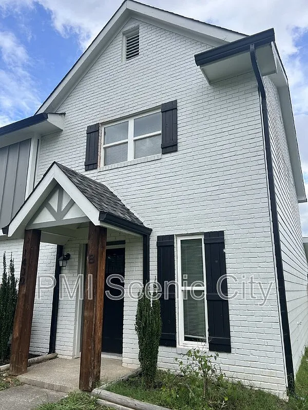 4 bed, 1.5 bath, 1300 sqft, $2,250 — Photo 2
