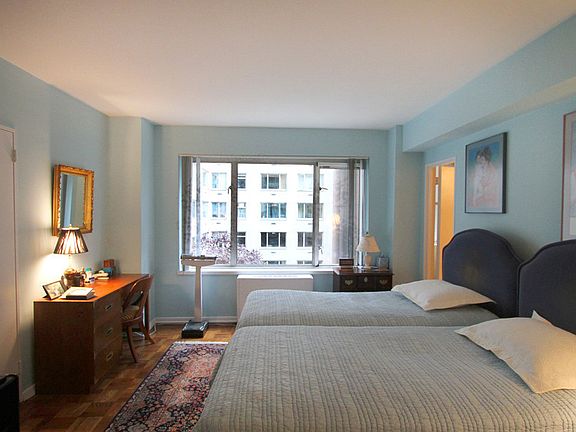 4th image of 200 E 57th St APT 5H