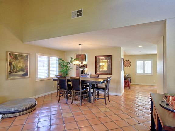 4th image of 40218 Holden Cir