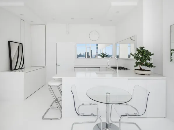 635 West 42nd Street image 9 of 19