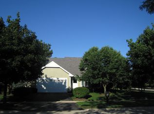 3306 Fox Chase Dr, St Charles, IL