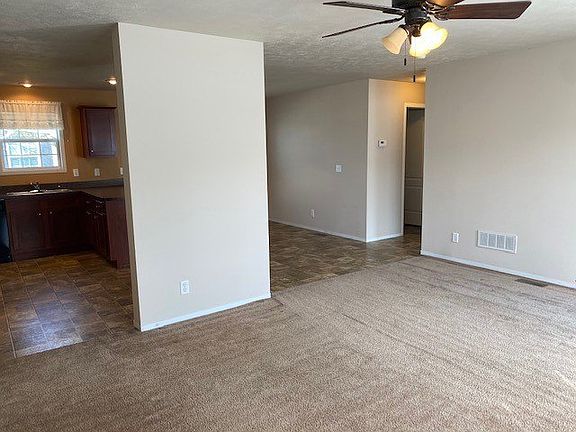 5th image of 1135 W Superior St #200