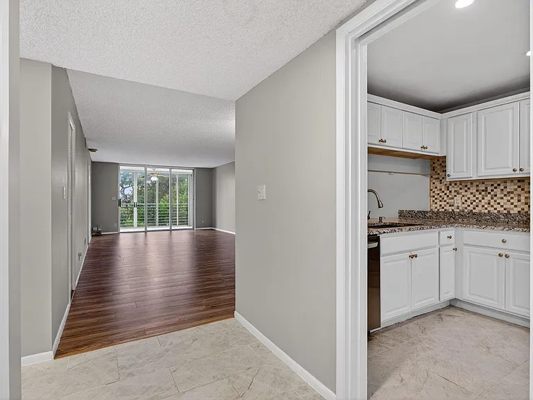 3503 Oaks Way #405 — Photo 5