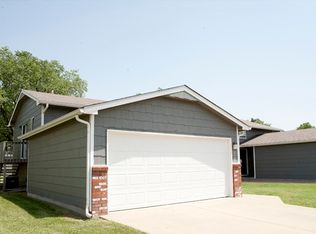 1204 Williamsburg St, Wichita, KS 67208