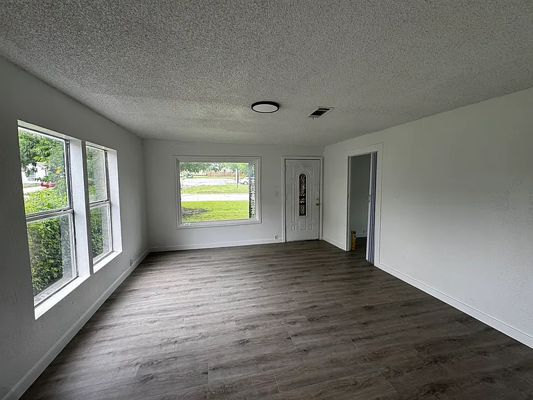 5317 Kilpatrick Ave — Photo 10