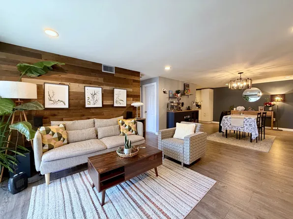 500 Salem St APT 402, Medford, MA 02155