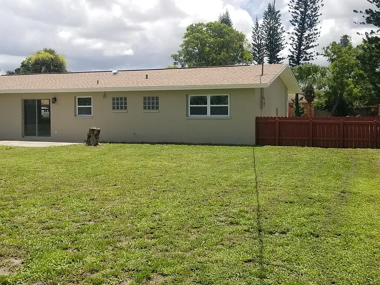 2043 45th Ter SW — Photo 23