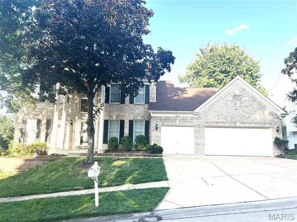 212 Turnberry Place Dr, Ballwin, MO 63011