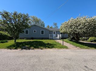 16 Bay St, Charlestown, RI 02813