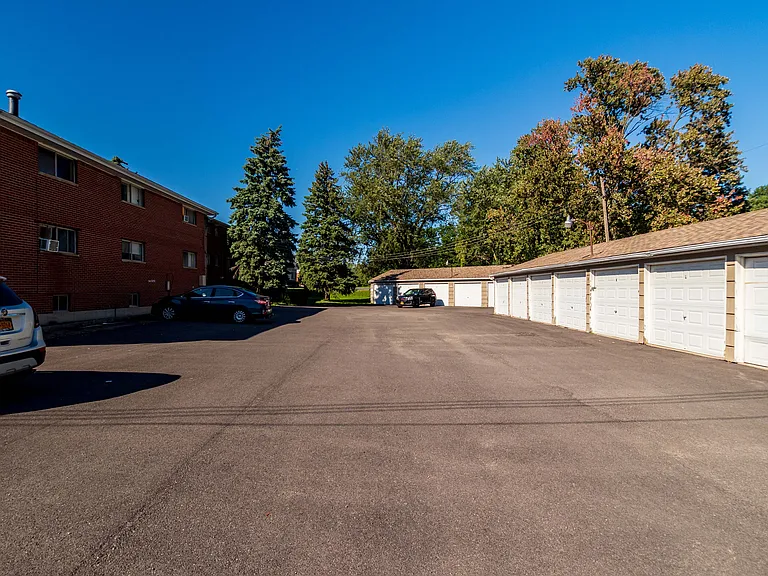 Cedarwood Apartments — Photo 3