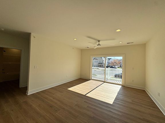 4th image of 420 Capstone Dr #207