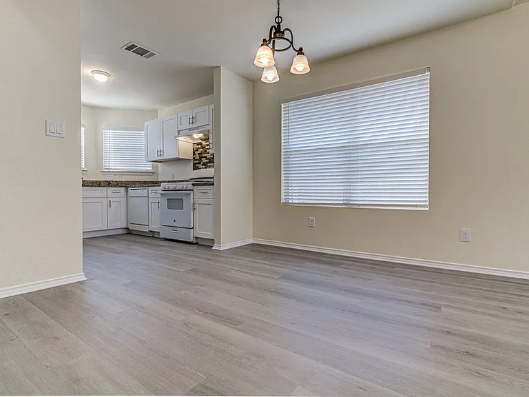 1604 Southwestern Trl — Photo 5