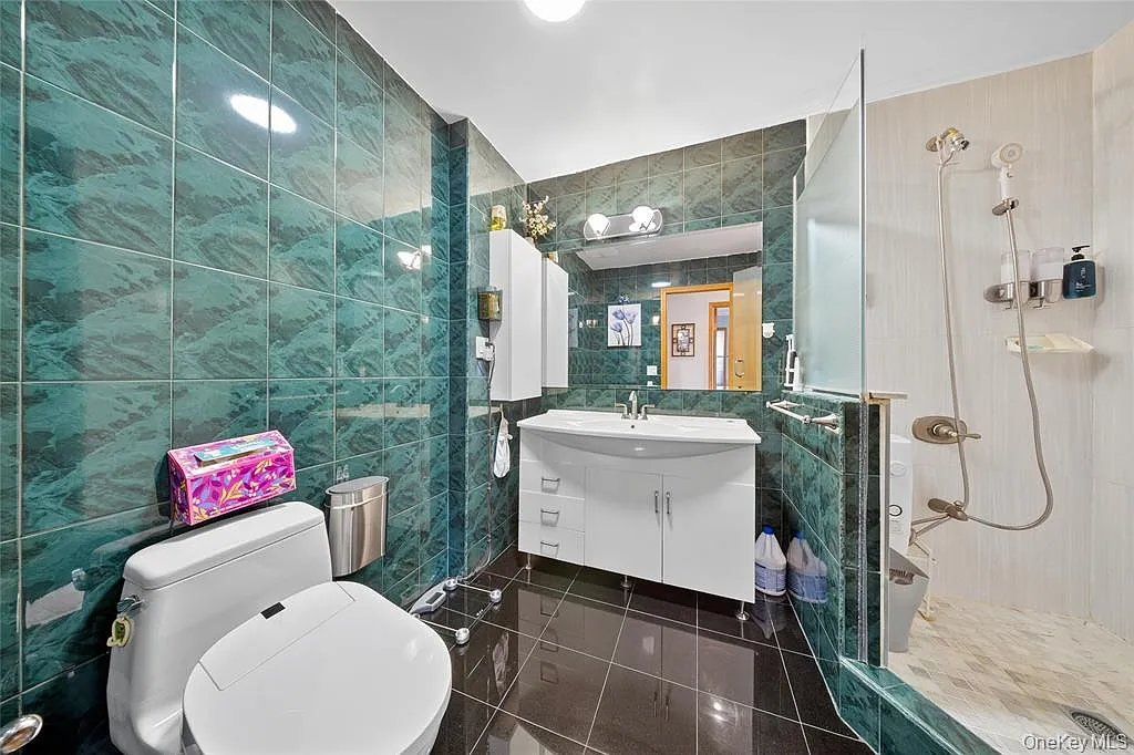 3 bed, 1050 sqft, $3,200 — Photo 4