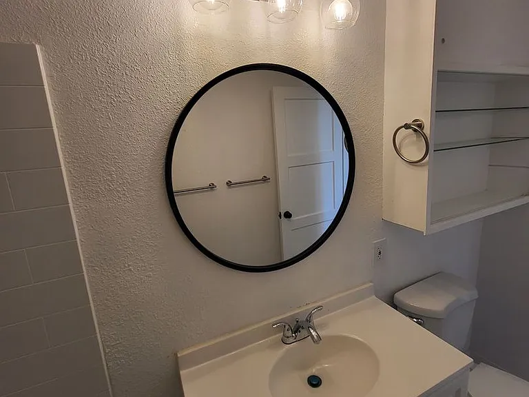 555 W Whittier Ave — Photo 34