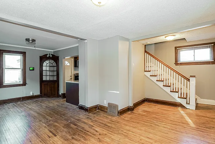 2 bed, 1.0 bath, 808 sqft, $1,495 — Photo 2